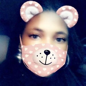 Meet your Posher, Lara